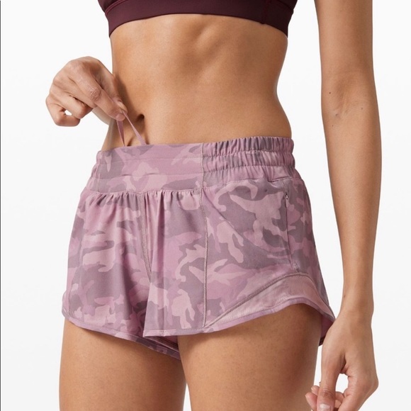 NWT Lululemon Hotty Hot Shorts 2.5” - Picture 3 of 4